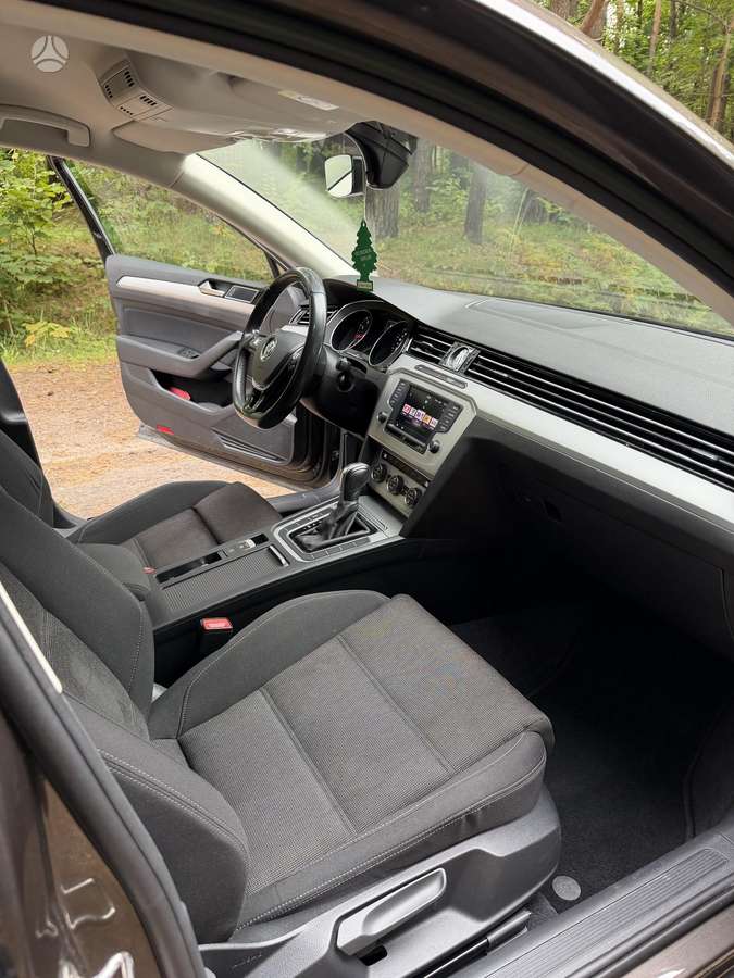Volkswagen Passat - 11