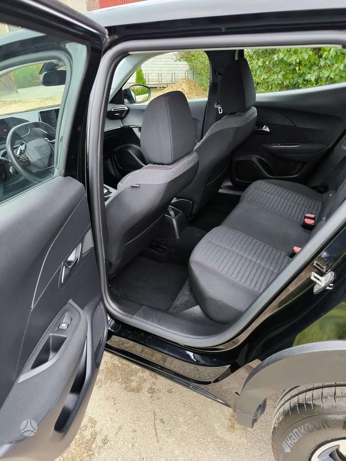 Peugeot 2008 - 8