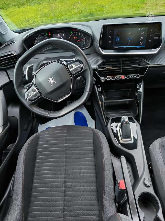 Peugeot 2008 - 12