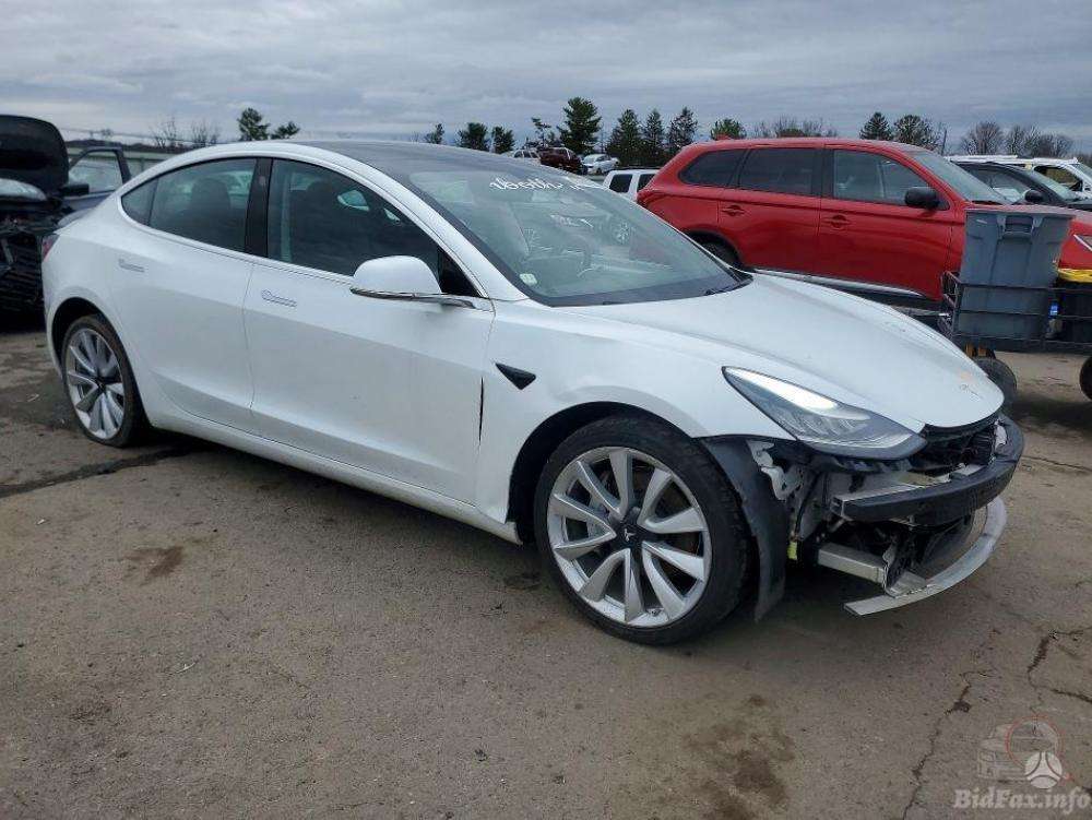 Tesla Model 3, Седан