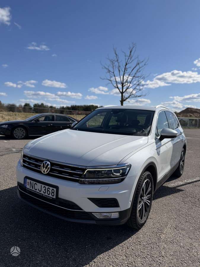 Volkswagen Tiguan - 1