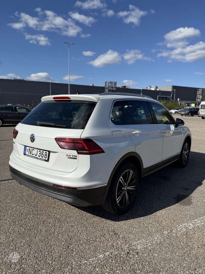 Volkswagen Tiguan - 4