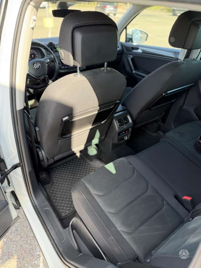 Volkswagen Tiguan - 8