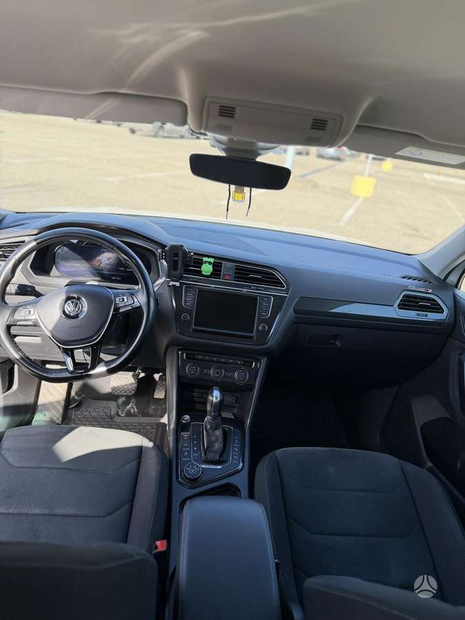 Volkswagen Tiguan - 9