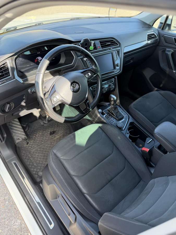 Volkswagen Tiguan - 10