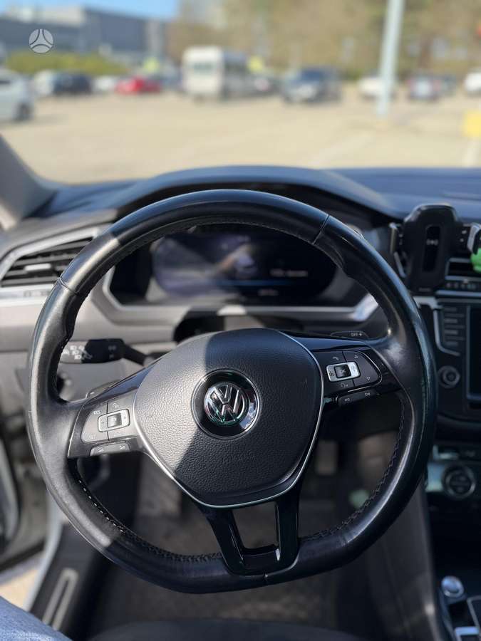 Volkswagen Tiguan - 11