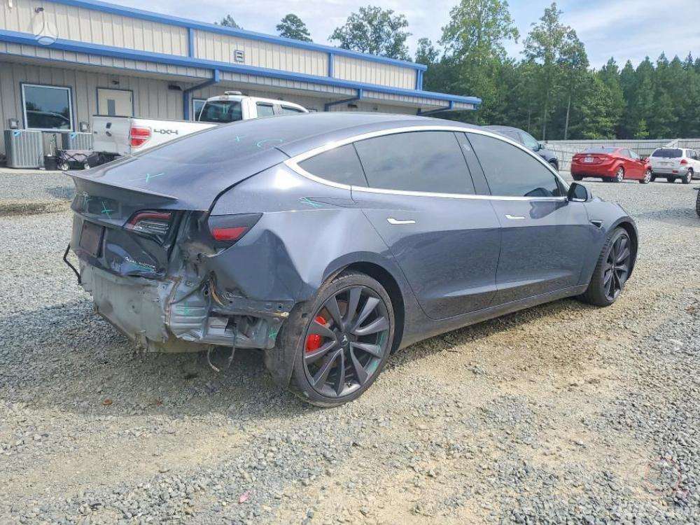Tesla Model 3, saloon / sedan