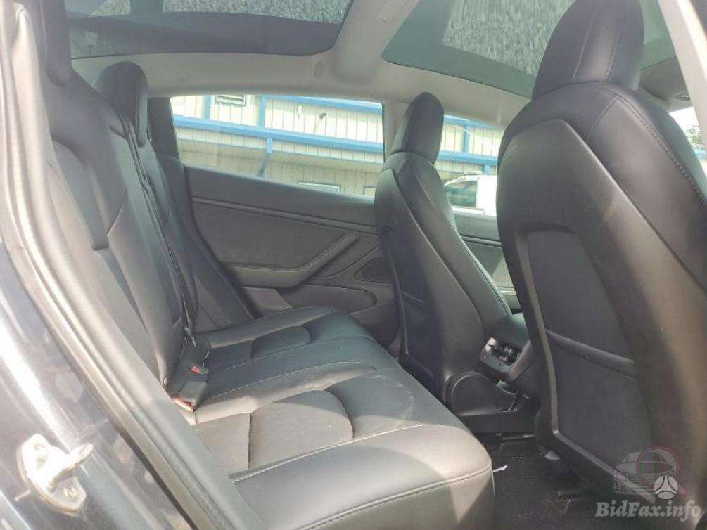 Tesla Model 3, sedanas