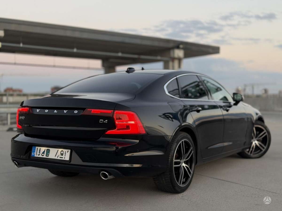 Volvo S90 - 1