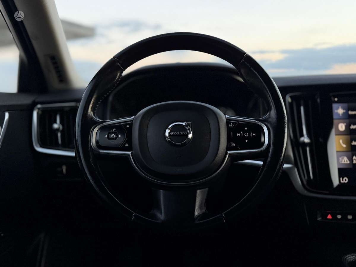 Volvo S90, 2.0 l., Седан