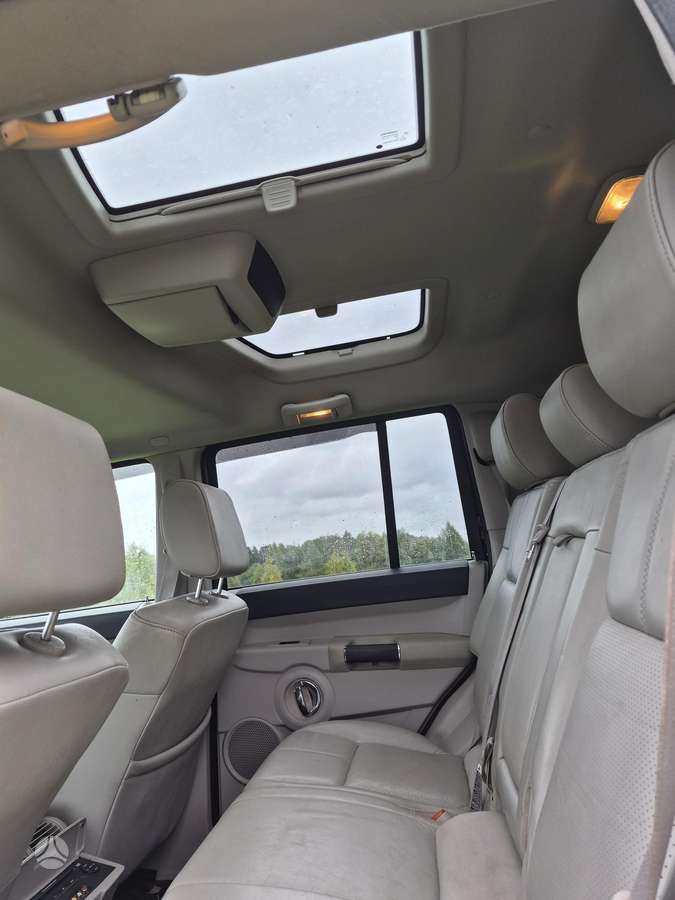 Jeep Commander - 10
