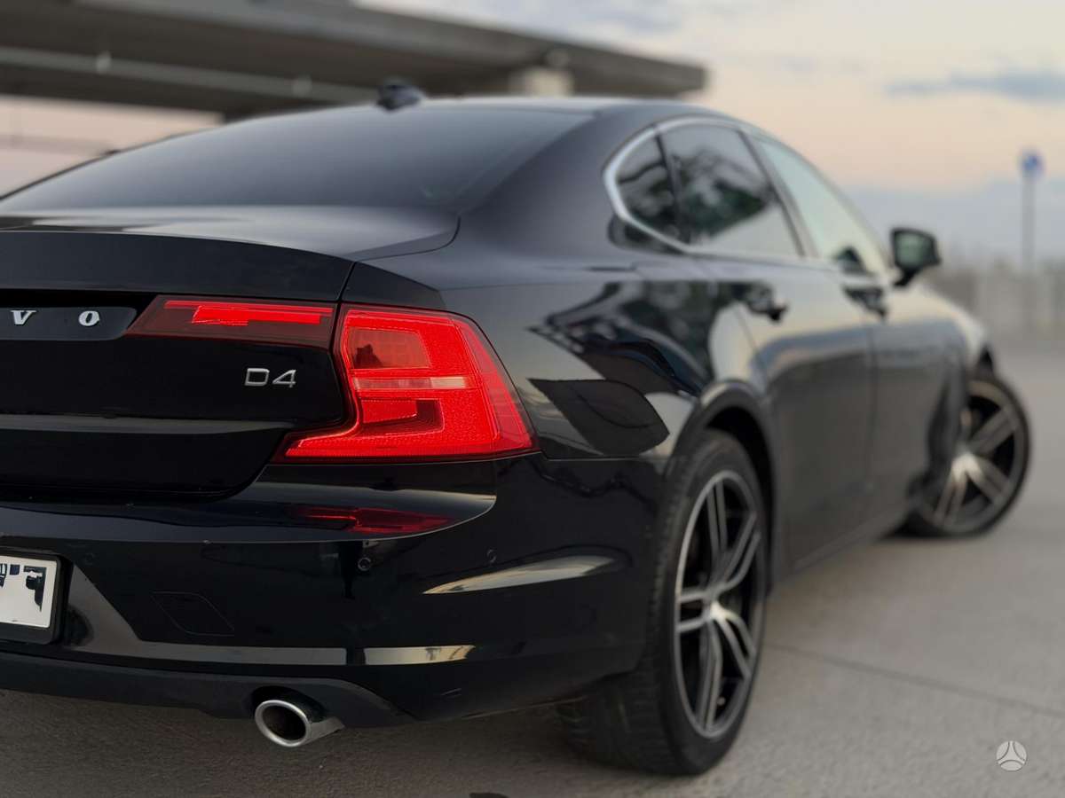 Volvo S90 - 2