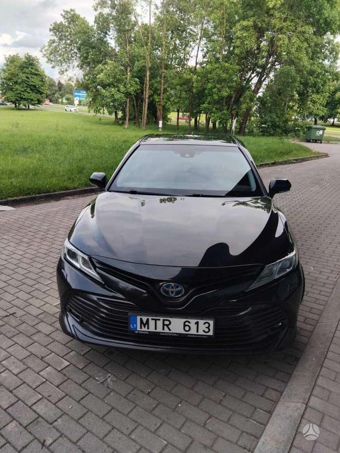 Toyota Camry - 4