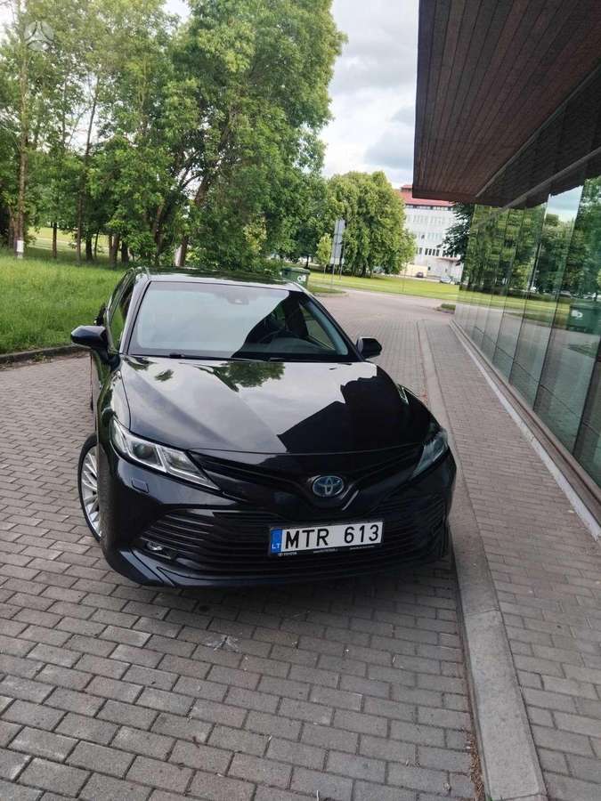 Toyota Camry - 5