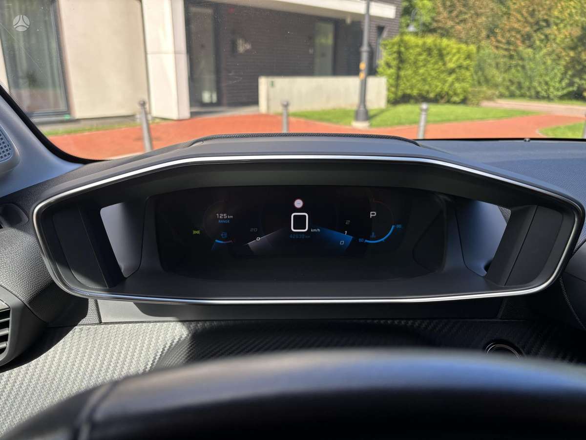 Peugeot 208 - 11