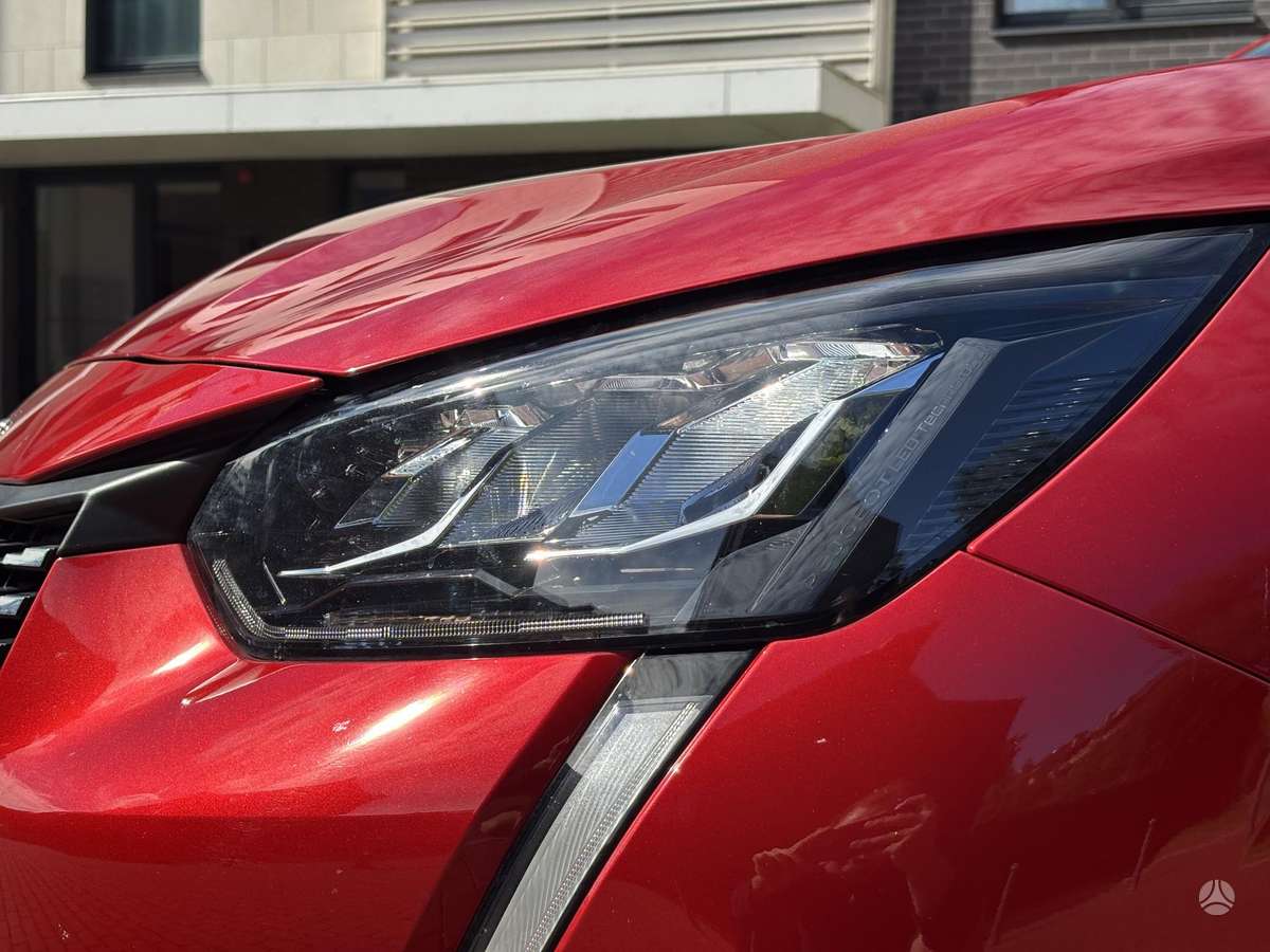 Peugeot 208 - 10