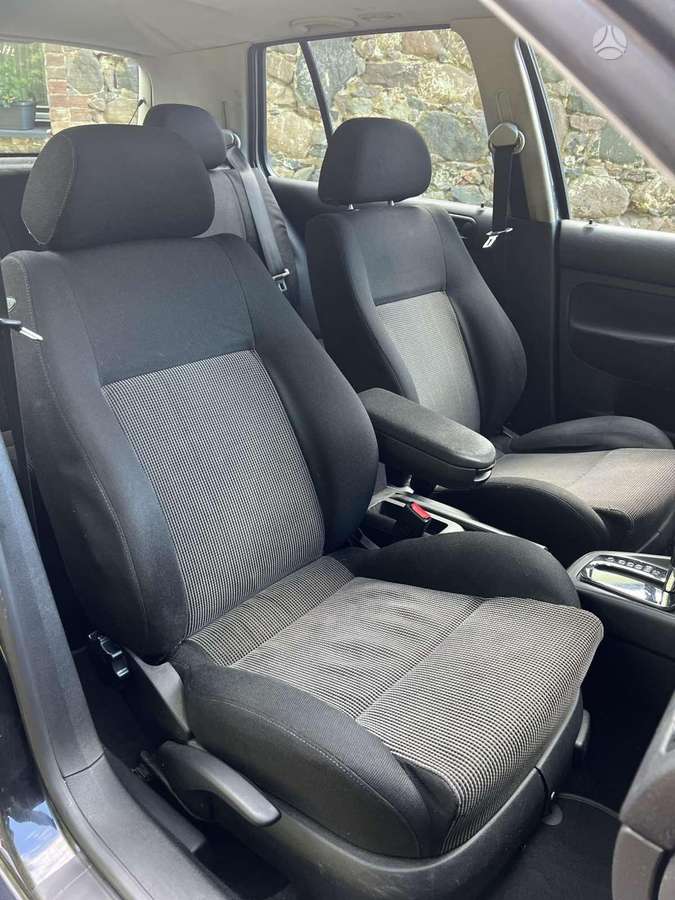 Volkswagen Golf - 11