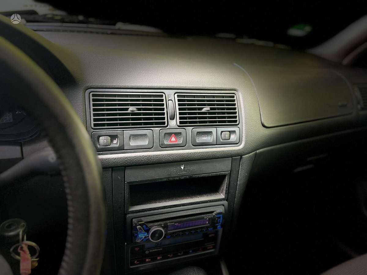 Volkswagen Golf - 9