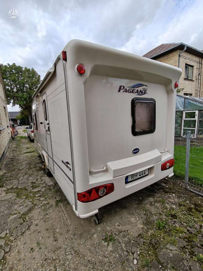 BAILEY Pageant monarch, prikabinami nameliai