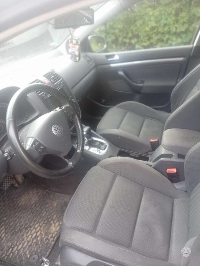 Volkswagen Golf - 6