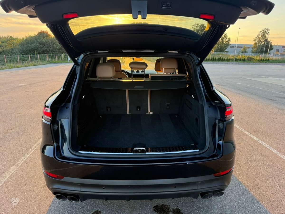 Porsche Cayenne - 5