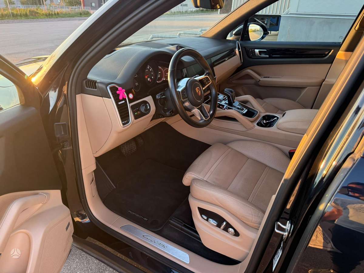 Porsche Cayenne - 7
