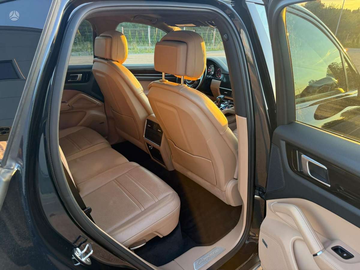 Porsche Cayenne - 10