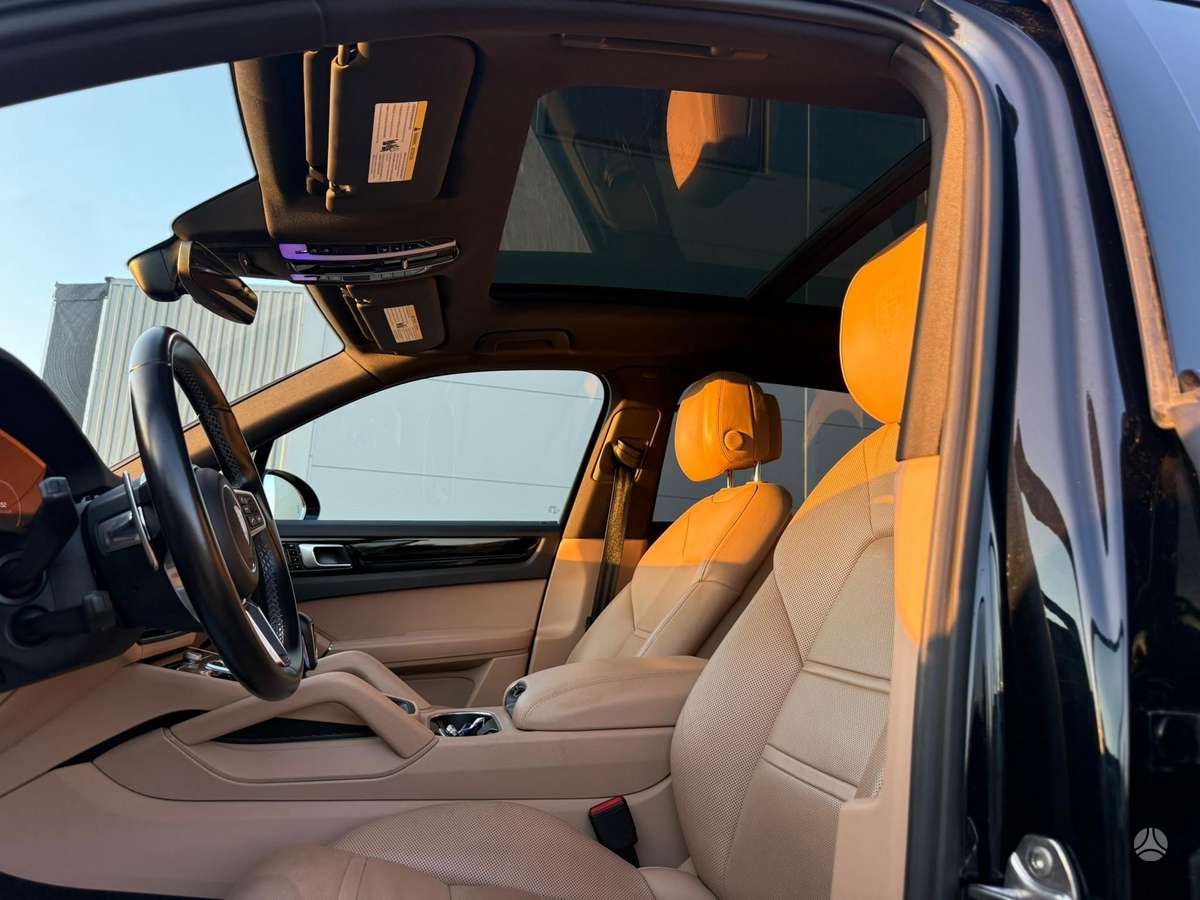 Porsche Cayenne - 12