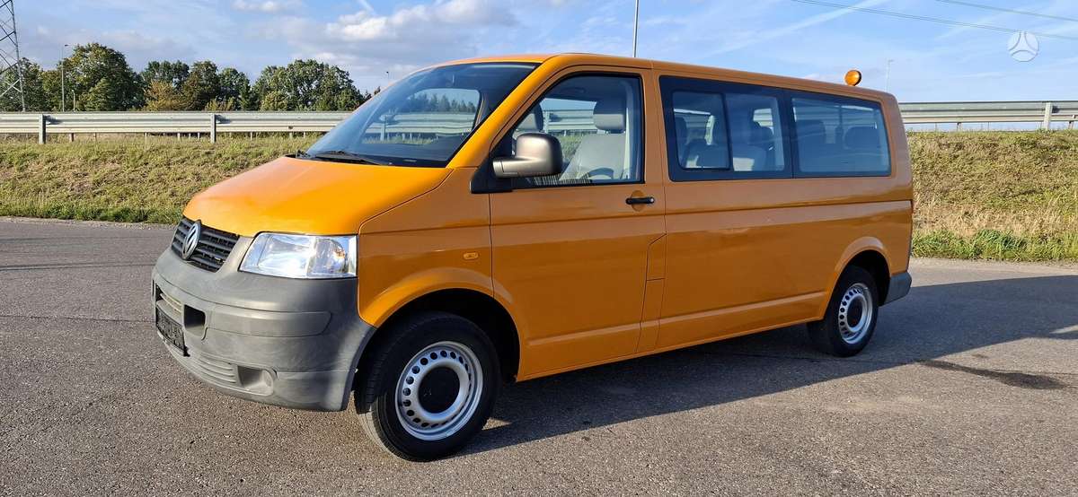 Volkswagen Caravelle - 1