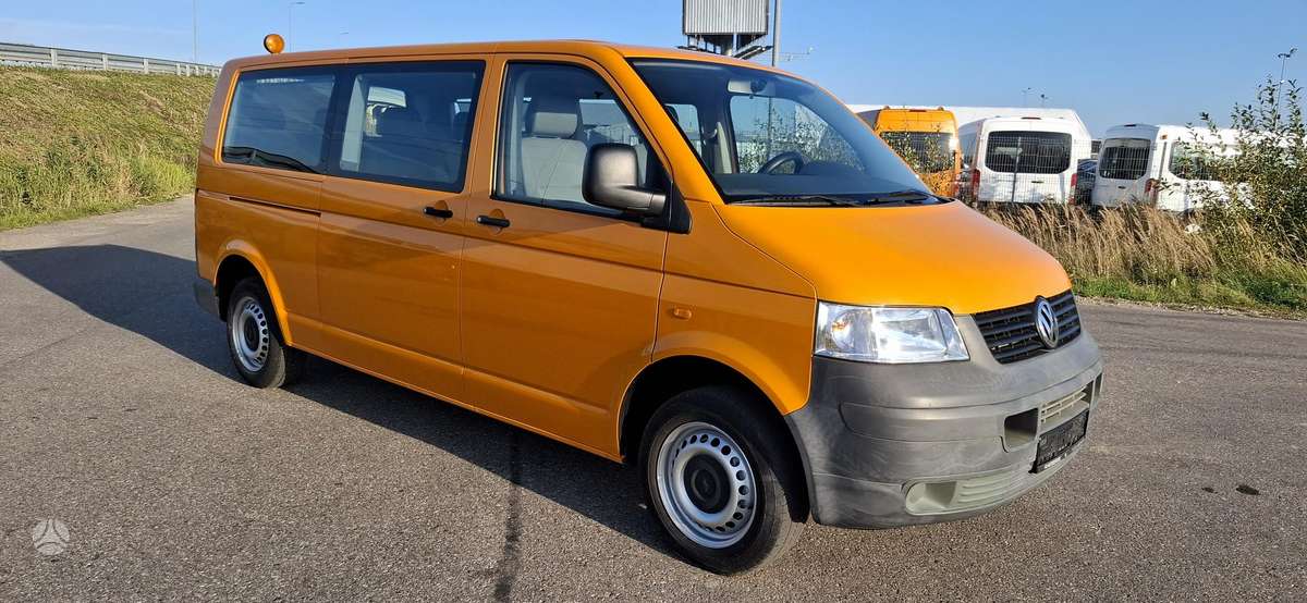 Volkswagen Caravelle - 2