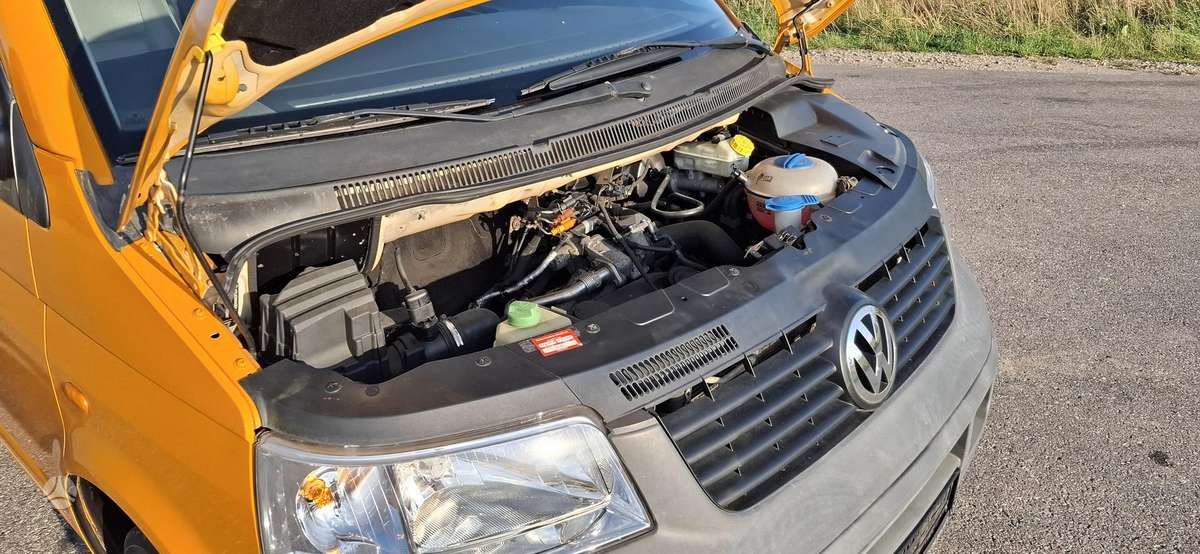 Volkswagen Caravelle - 8