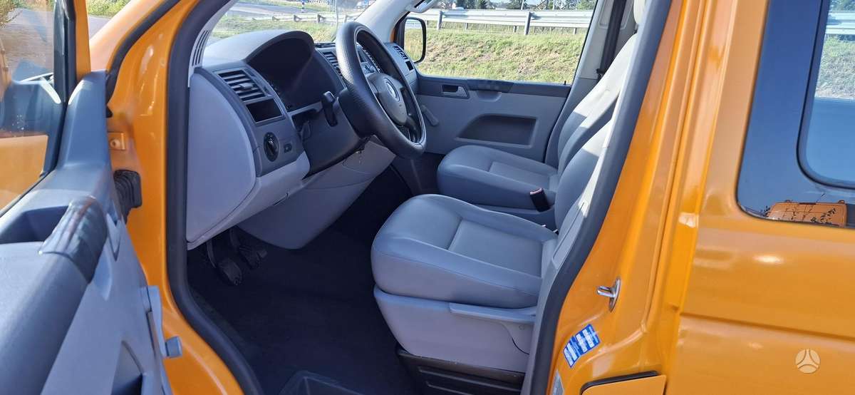 Volkswagen Caravelle - 10