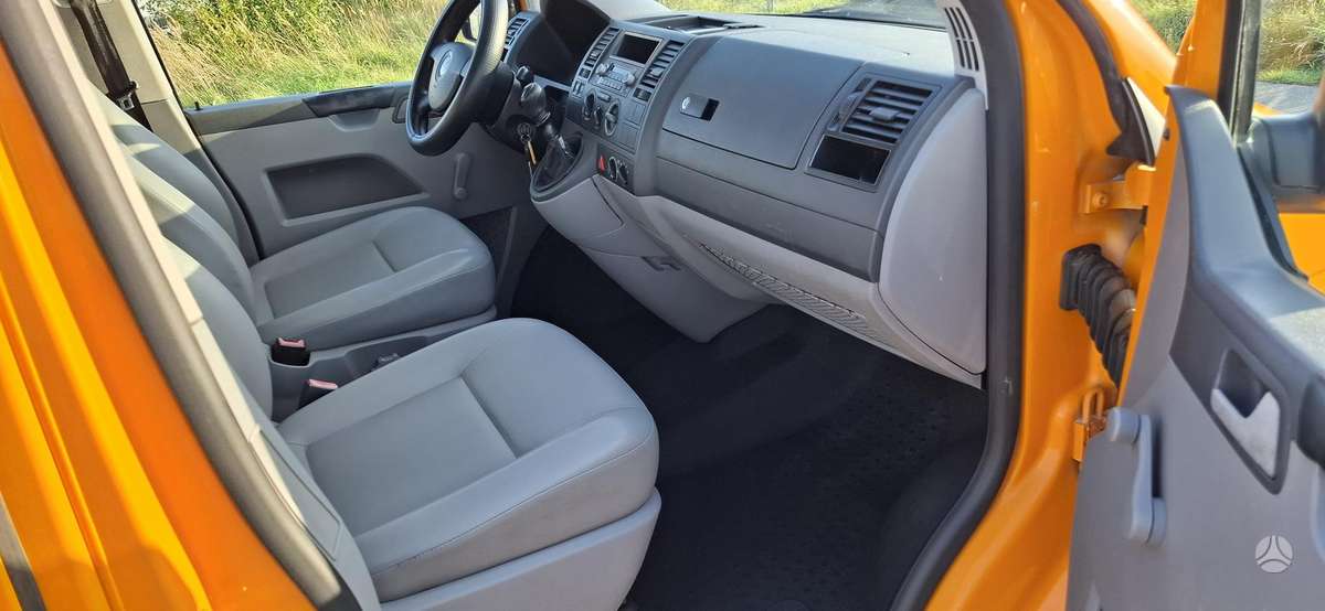 Volkswagen Caravelle - 11