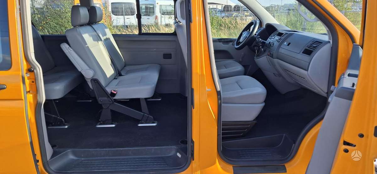 Volkswagen Caravelle - 12