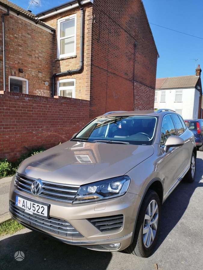 Volkswagen Touareg - 1