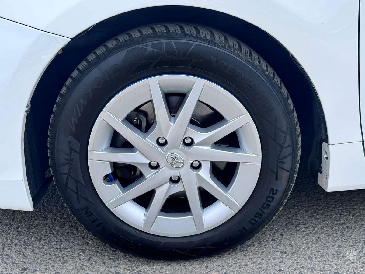 Toyota Prius+ - 10