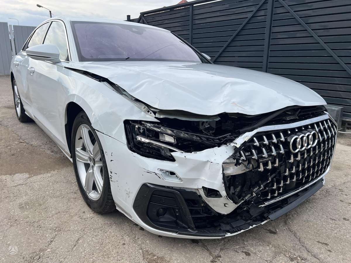 Audi A8 - 8