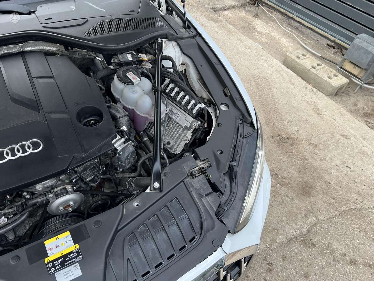 Audi A8, 3.0 l., Седан