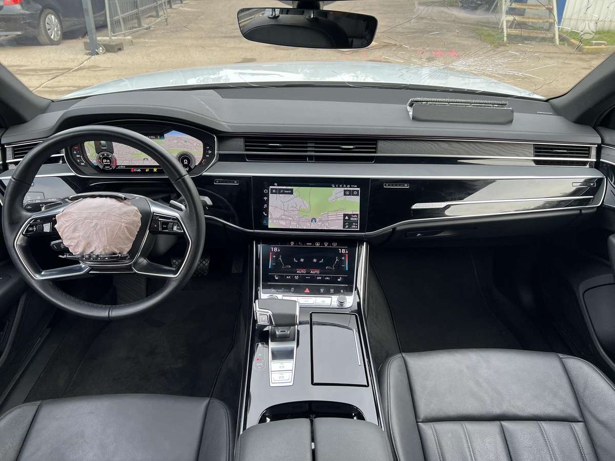 Audi A8, 3.0 l., Седан