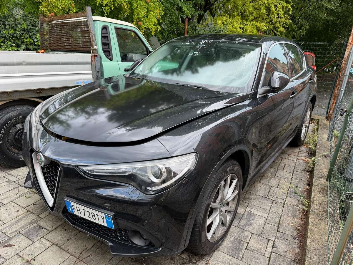 Alfa Romeo Stelvio - 1