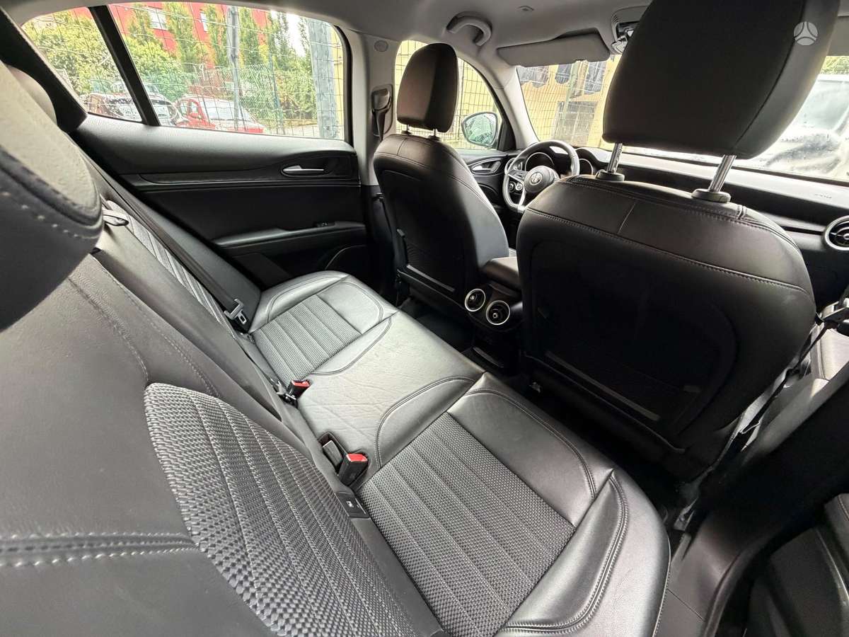 Alfa Romeo Stelvio - 6