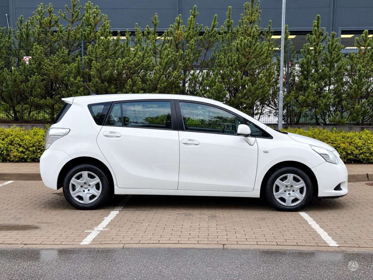 Toyota Verso, 2.0 l., Минивэн