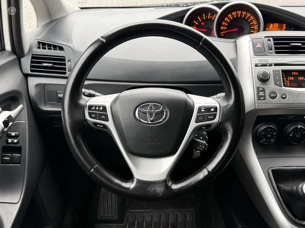 Toyota Verso, 2.0 l., Минивэн