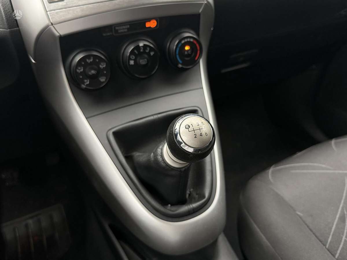 Toyota Verso, 2.0 l., Минивэн