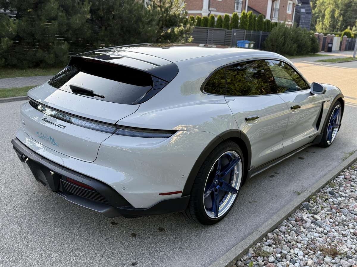 Porsche Taycan - 4
