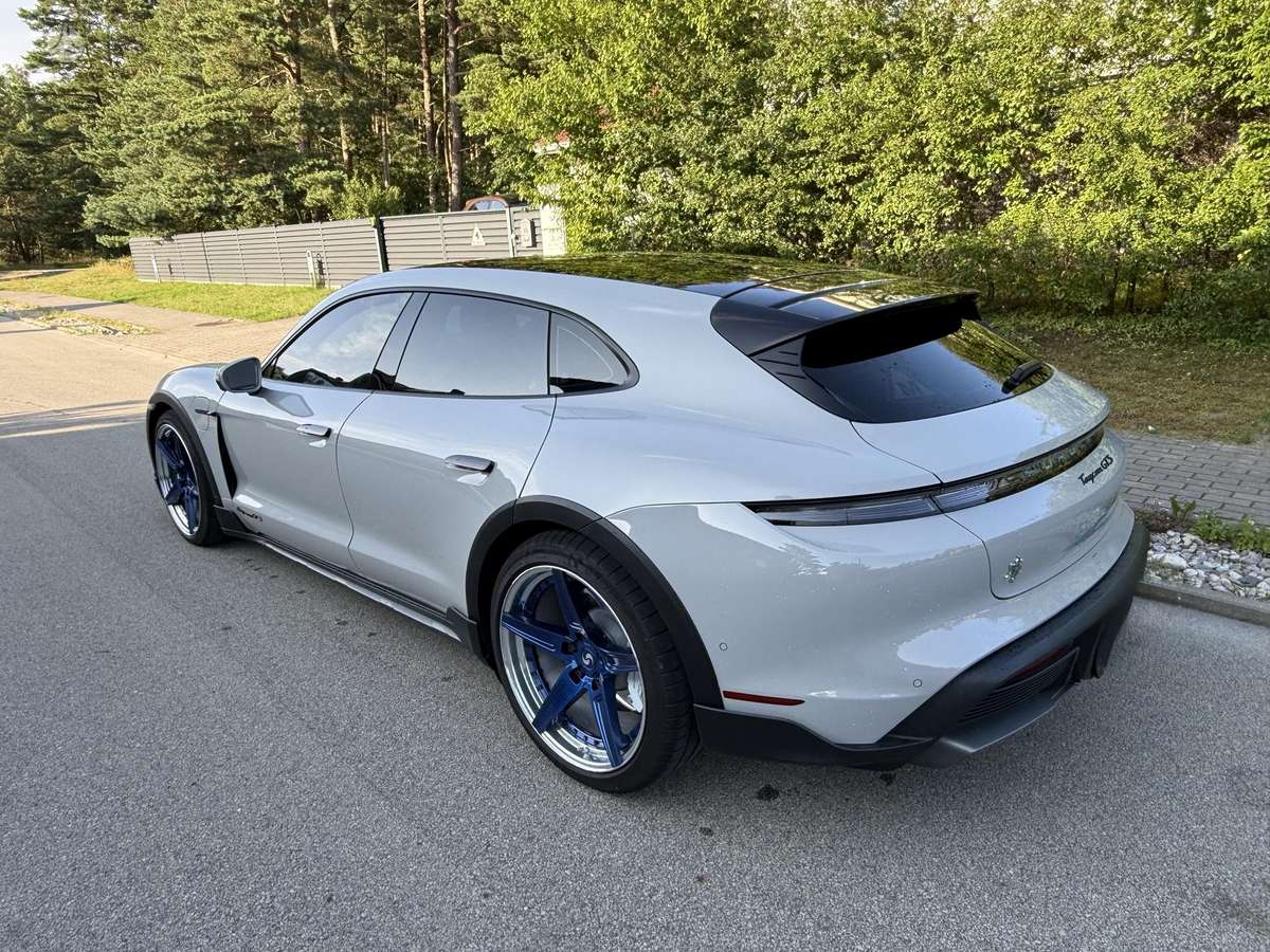 Porsche Taycan - 6