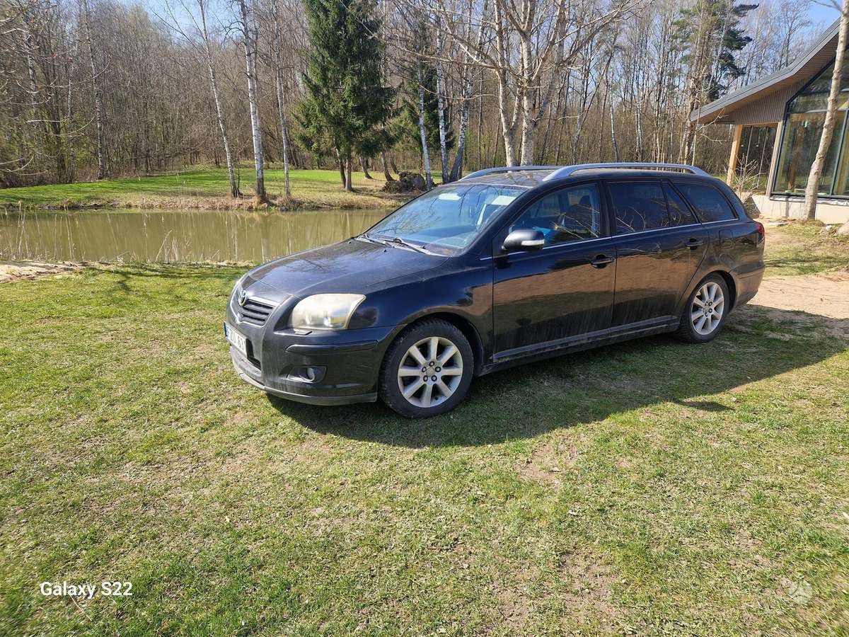 Toyota Avensis - 1
