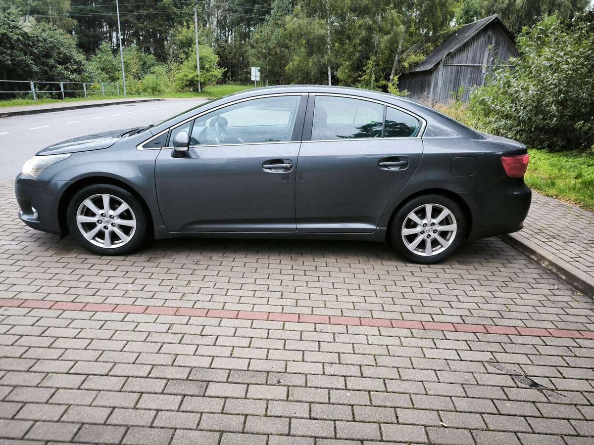Toyota Avensis - 2