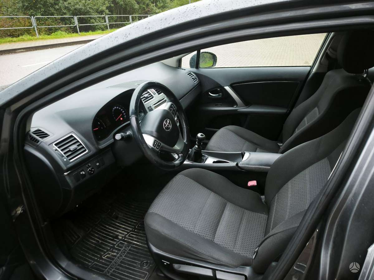 Toyota Avensis - 9