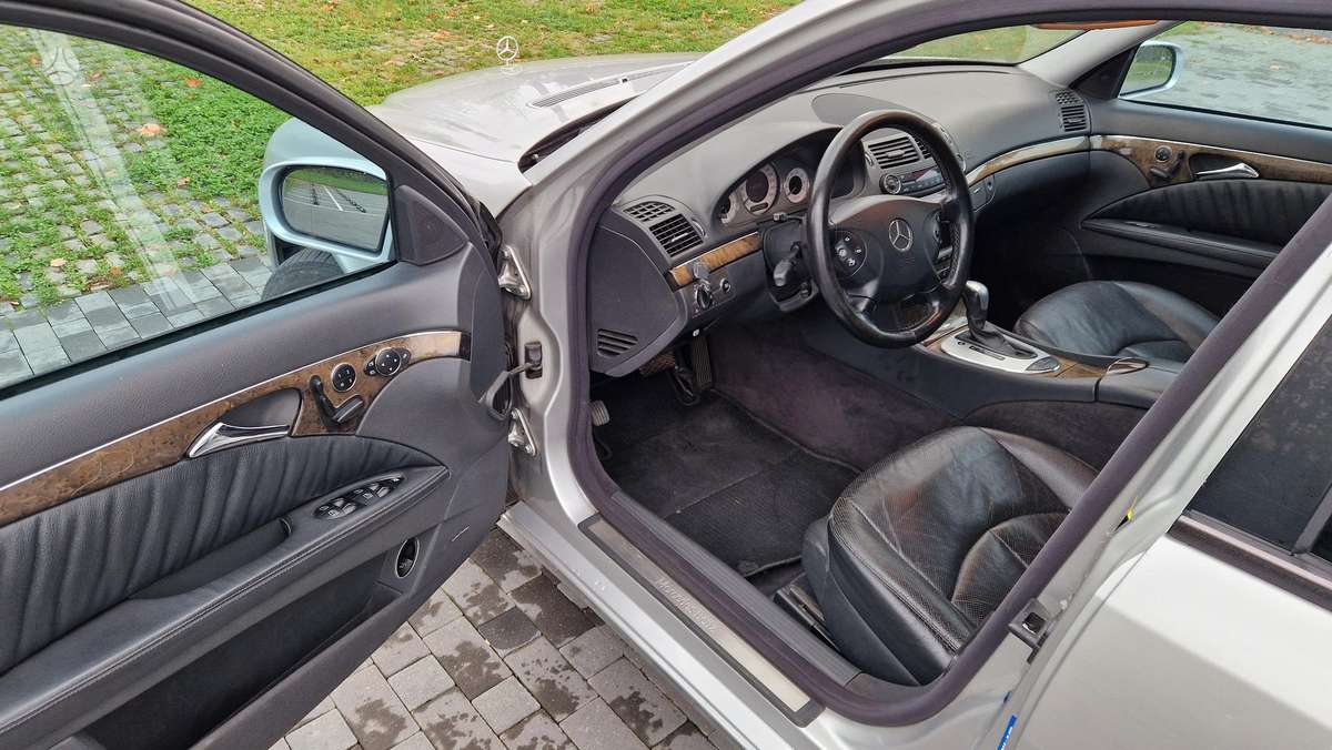 Mercedes-Benz E500 - 9